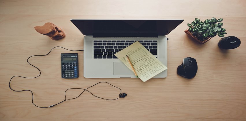 clean desk no clutter