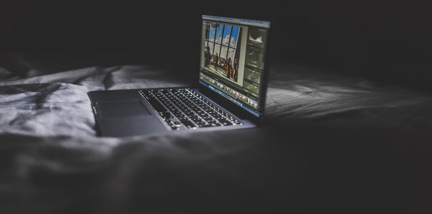 laptop in bed in the dark no sleep