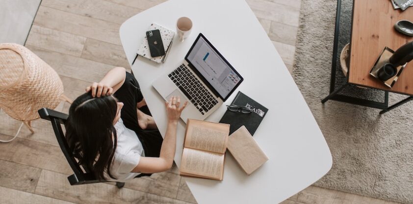 This Is the Best Time to Pitch an Editor